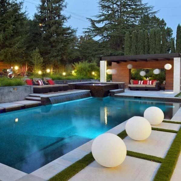 Piscina y parrillero - propiedad ejemplo