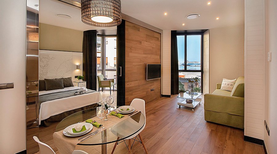 Apartamento moderno mostrado por agente IA